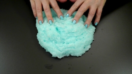 Slime: Crushed-Ice Slime mit trockenem Deko-Schnee - selber machen - DIY